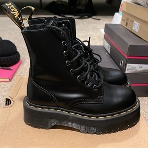 NWOT! Dr. Martens Jadon 8 Eye boot